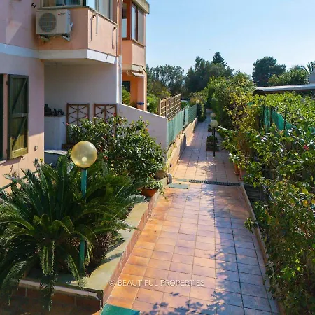 Apartment With Kitchen 100 M From The Sea