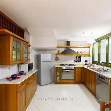 With Kitchen & Free Parking 100 M From The Sea