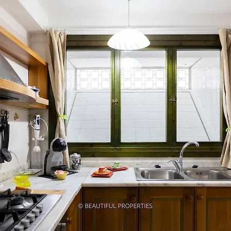 With Kitchen & Free Parking 100 M From The Sea