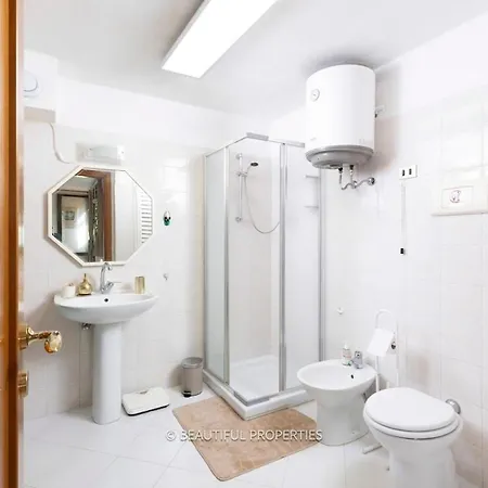 With Kitchen & Free Parking 100 M From The Sea 公寓