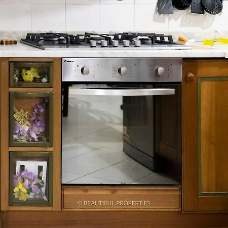 With Kitchen & Free Parking 100 M From The Sea