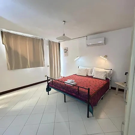 With Kitchen & Free Parking 100 M From The Sea